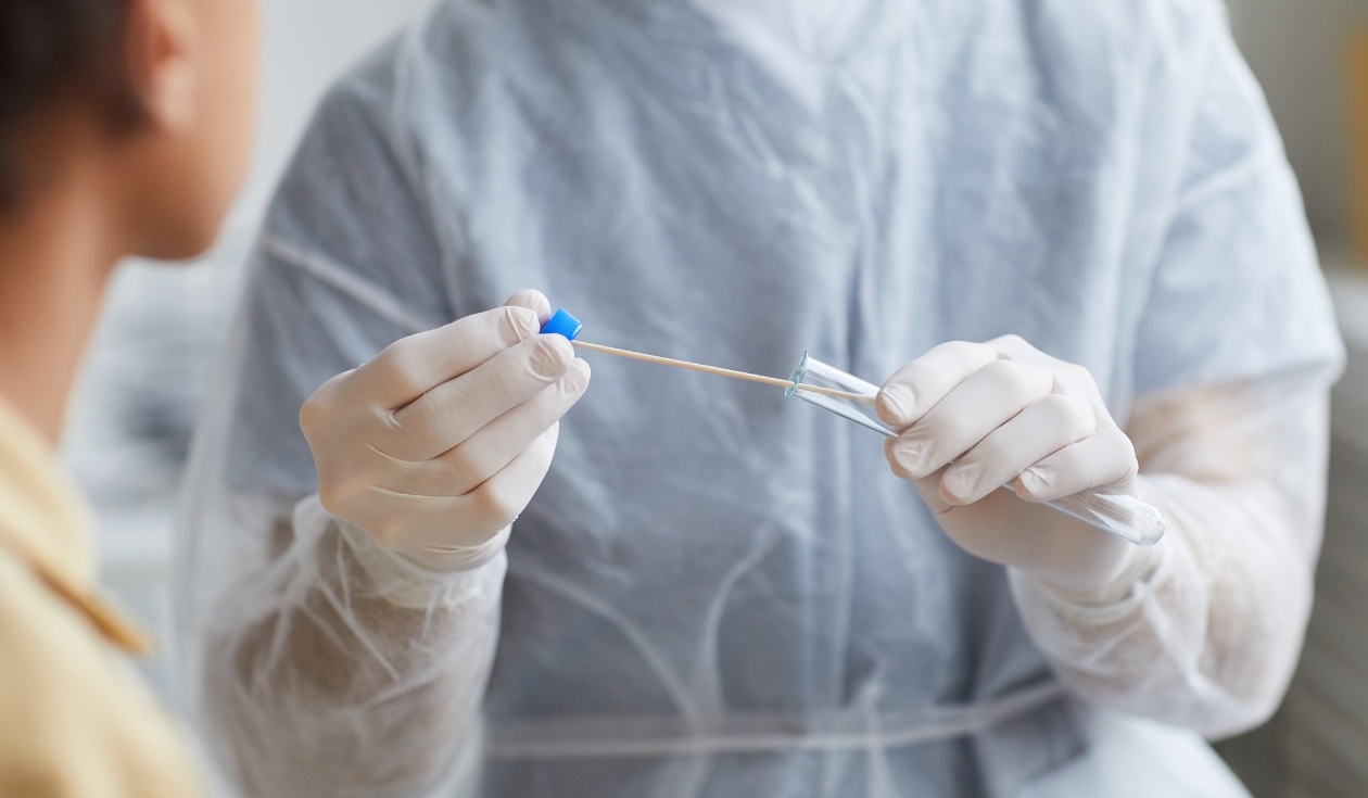 What’s the Difference Between a PCR and a Rapid Antigen Test?